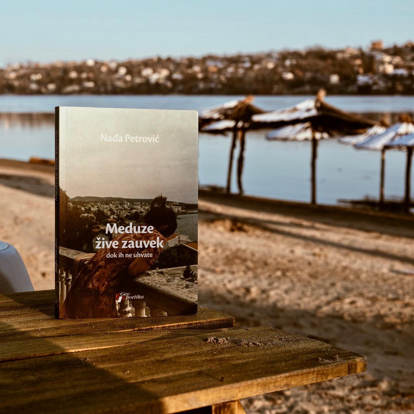 Knjiga Meduze žive zauvek dok ih ne uhvate, Nađe Petrović